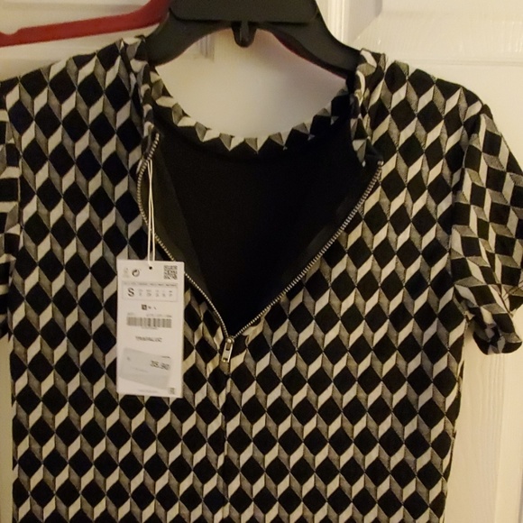 Black and white romper - Picture 3 of 4